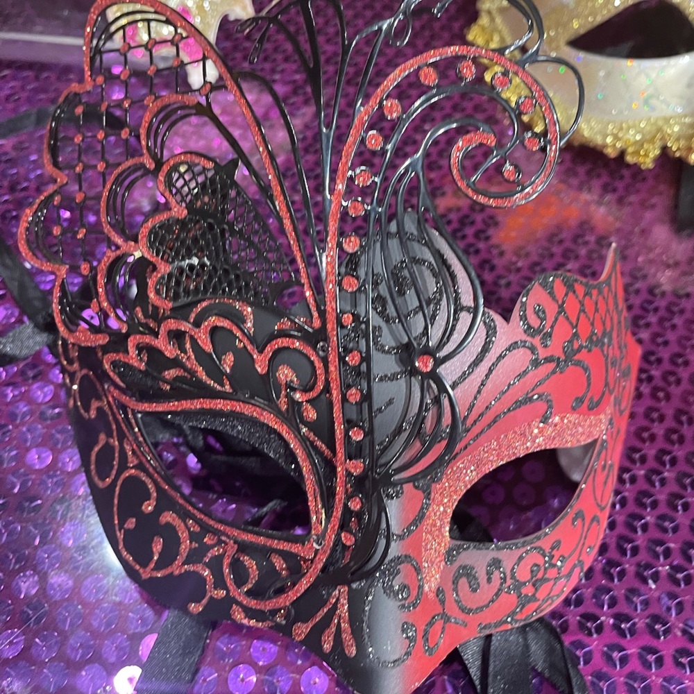 Designer Mask - Picture 6 of 7